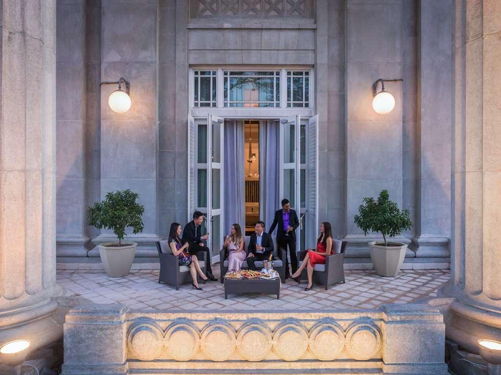 The Fullerton Hotel Σιγκαπούρη Εξωτερικό φωτογραφία The entrance of the hotel