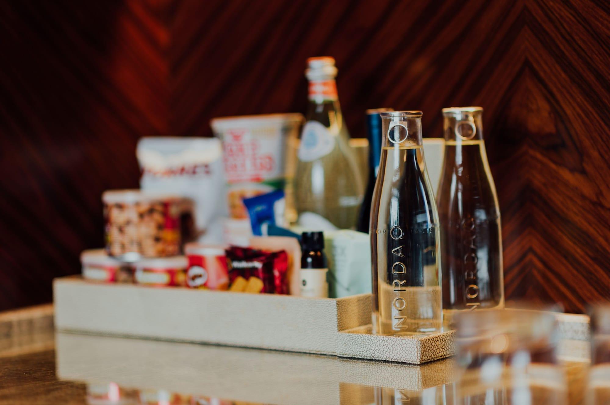 The Fullerton Hotel Σιγκαπούρη Εξωτερικό φωτογραφία Bottles of S. Pellegrino