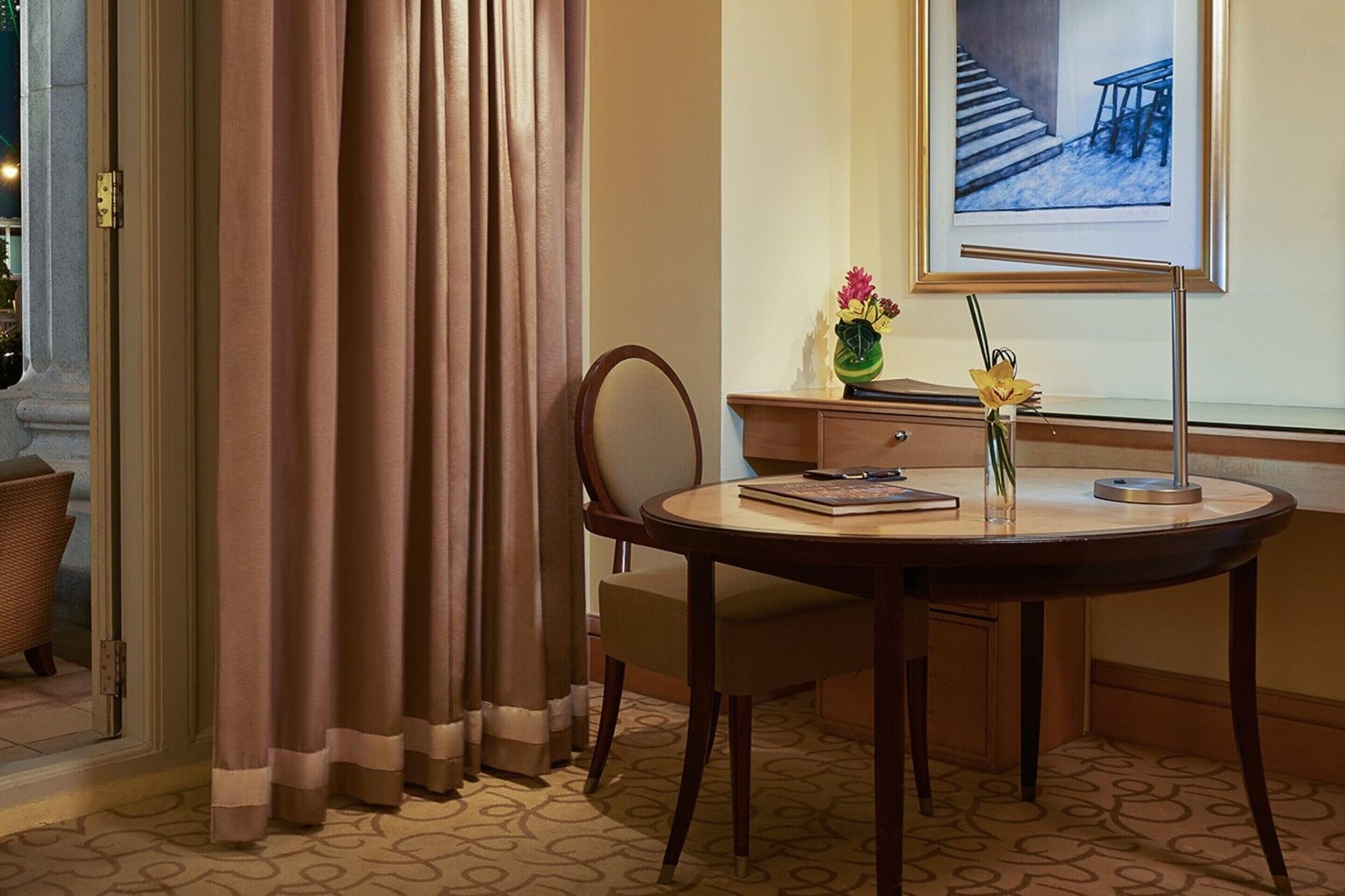 The Fullerton Hotel Σιγκαπούρη Εξωτερικό φωτογραφία A room at the hotel