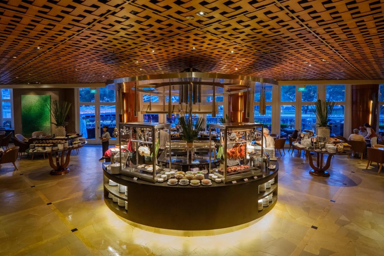 The Fullerton Hotel Σιγκαπούρη Εξωτερικό φωτογραφία The buffet at the restaurant